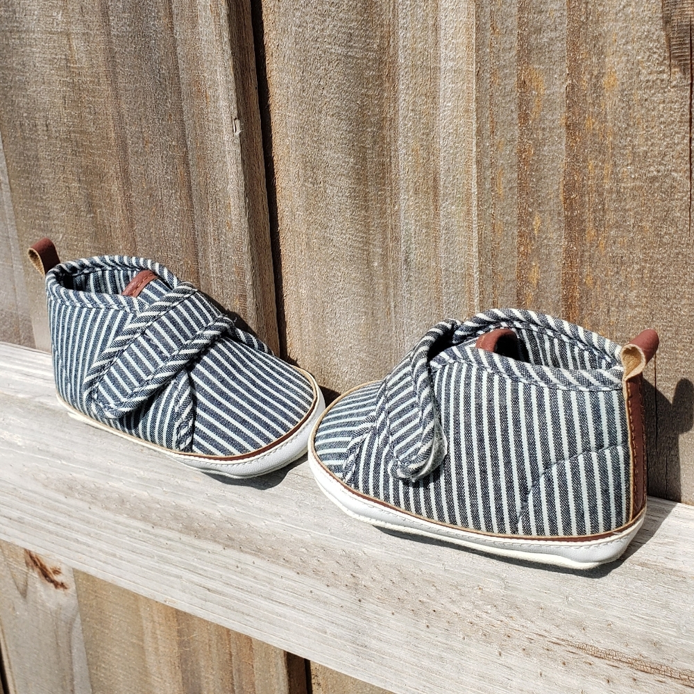 OSHKOSH | Chambray Striped Baby Shoes